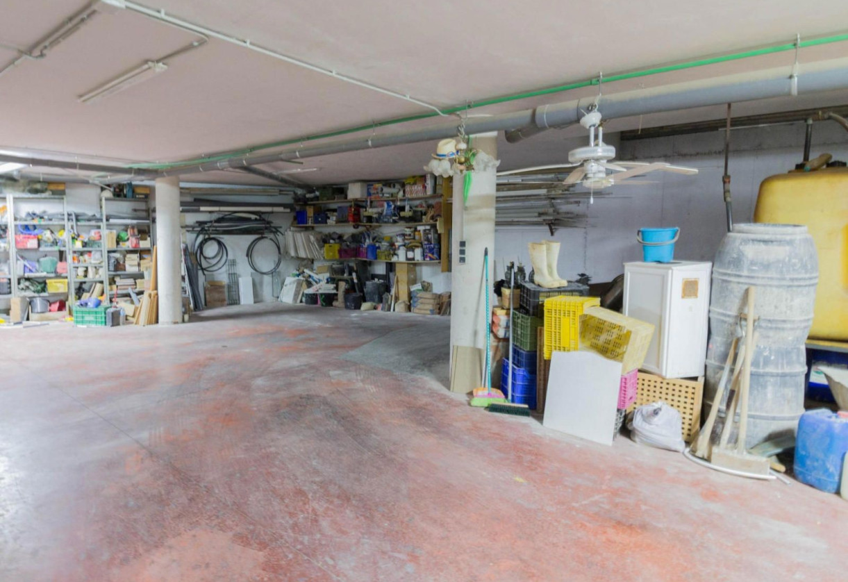 Resale · detached house · Redován