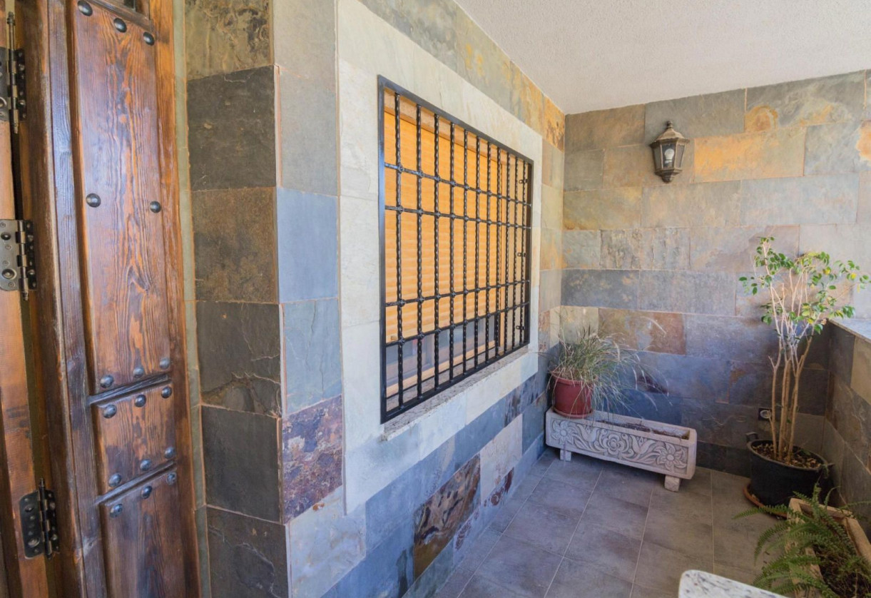 Resale · detached house · Redován