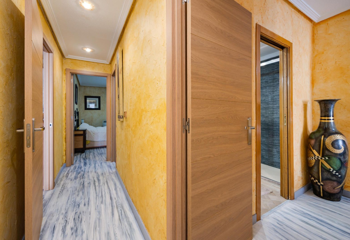 Resale · Apartment · Torrevieja · Acequion