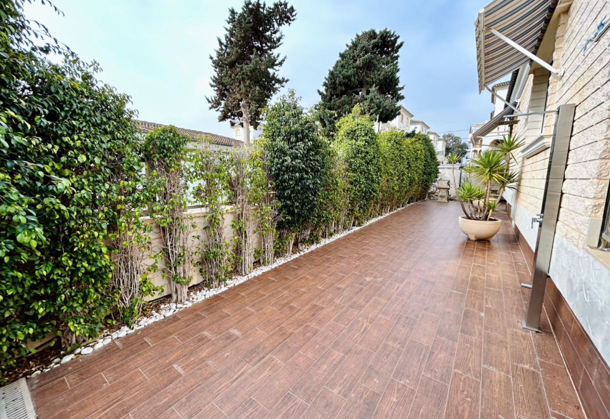 Rynek wtórny · Chalet · Torrevieja · La mata