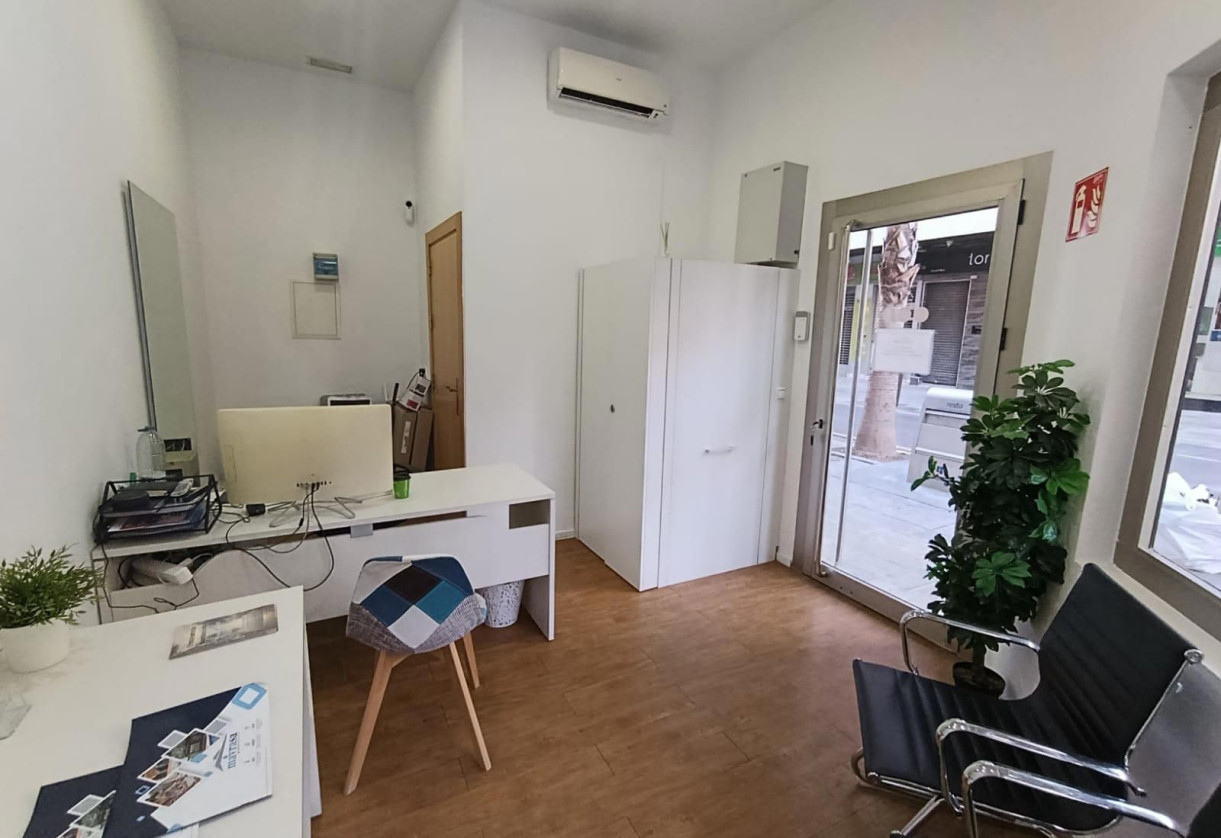 Wynajem długoterminowy · Oficinas · Torrevieja · Centro