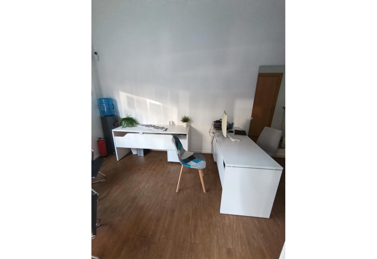 Wynajem długoterminowy · Oficinas · Torrevieja · Centro