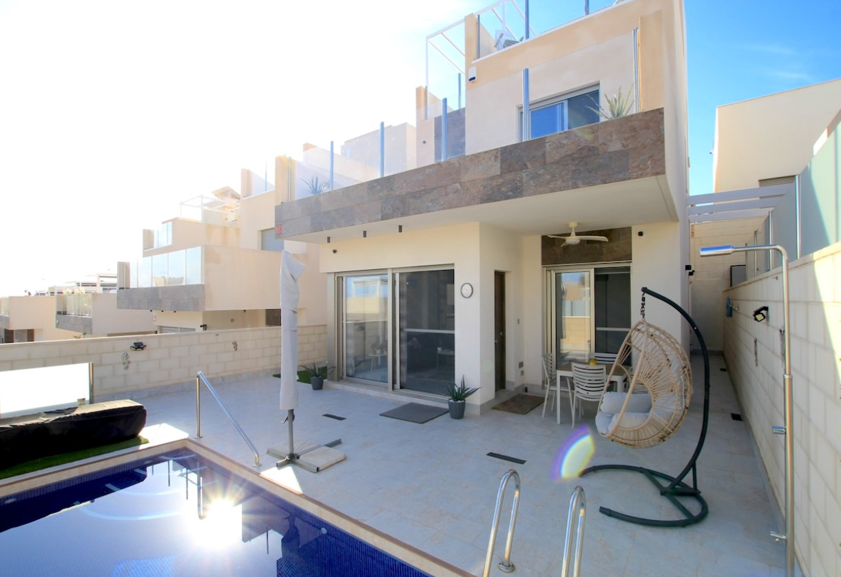Resale · Villa · Villamartin