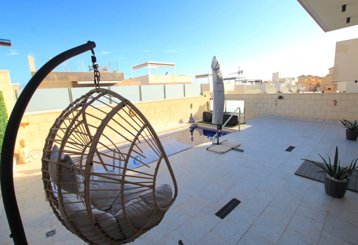 Resale · Villa · Villamartin