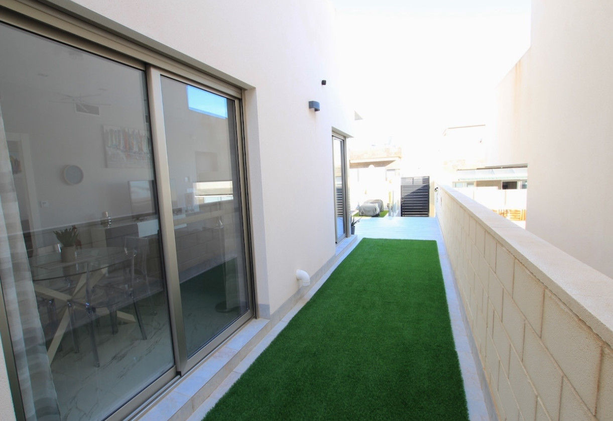 Resale · Villa · Villamartin