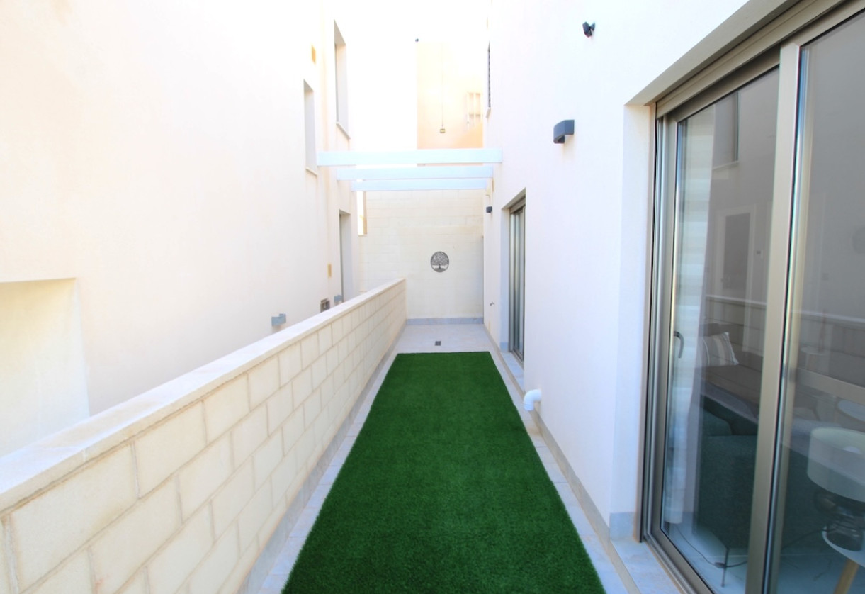 Resale · Villa · Villamartin