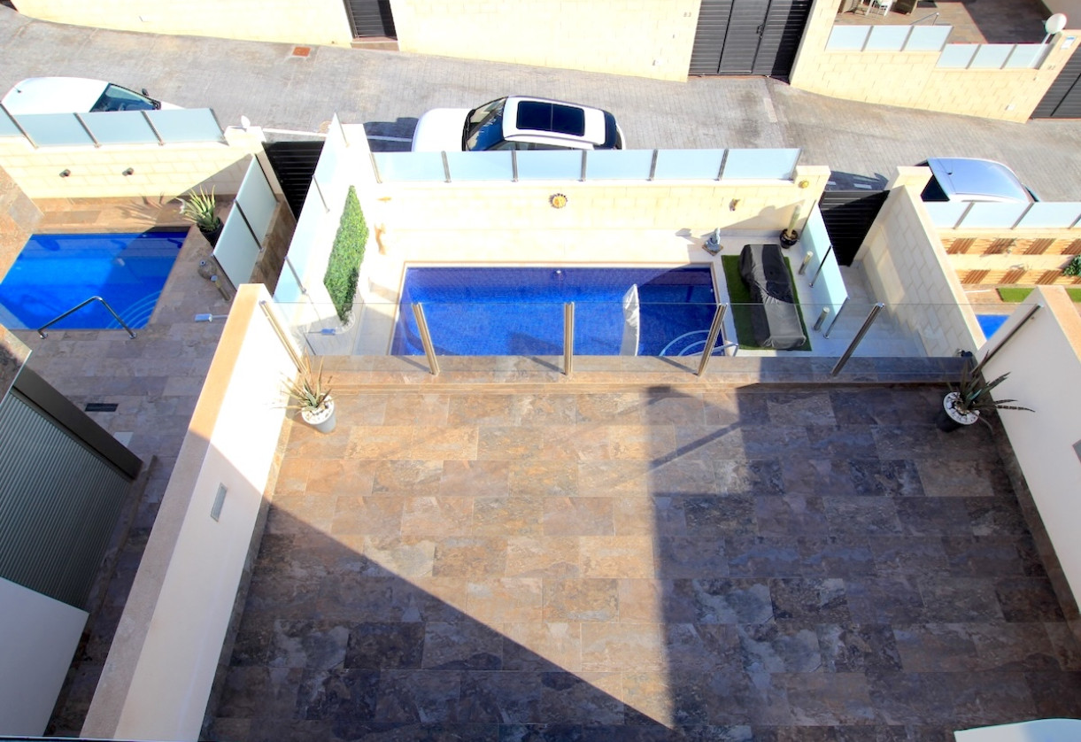 Resale · Villa · Villamartin