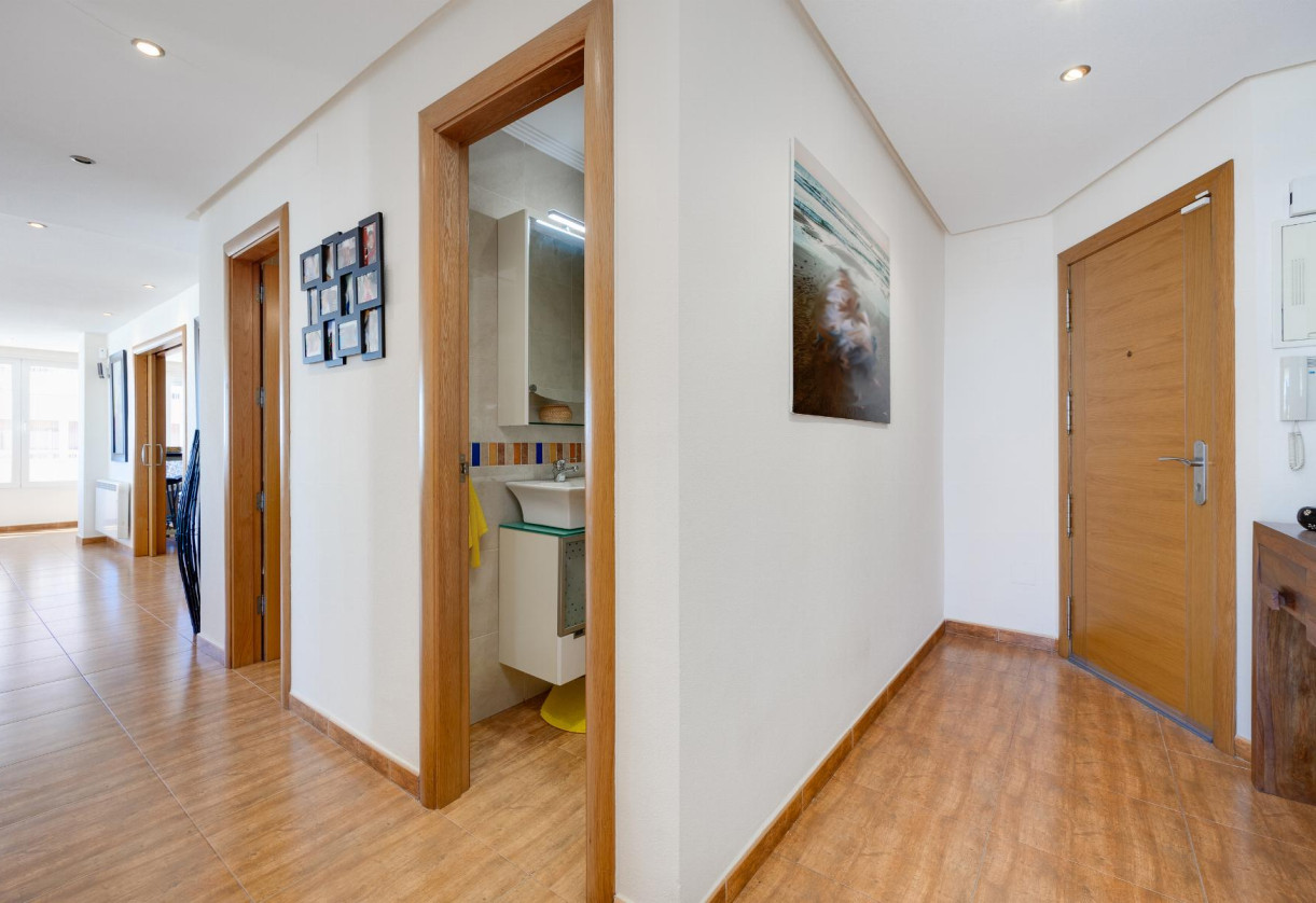 Resale · APARTAMENTO · Torrevieja · Playa Acequion