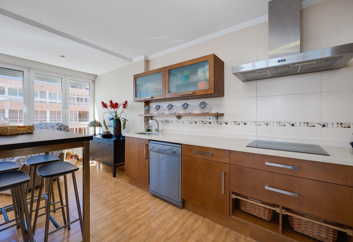 Resale · APARTAMENTO · Torrevieja · Playa Acequion