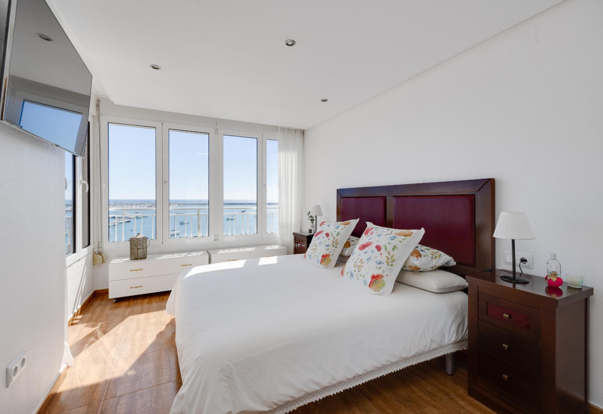 Resale · APARTAMENTO · Torrevieja · Playa Acequion