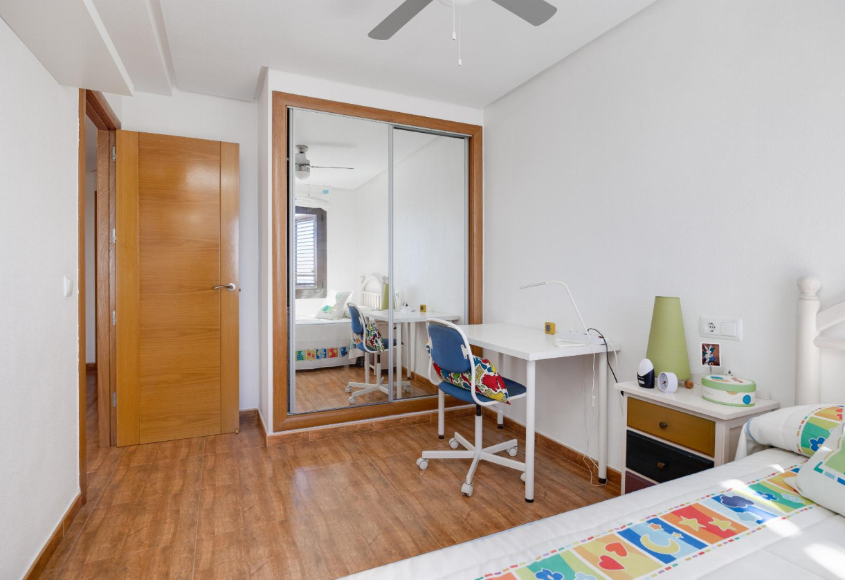 Resale · APARTAMENTO · Torrevieja · Playa Acequion