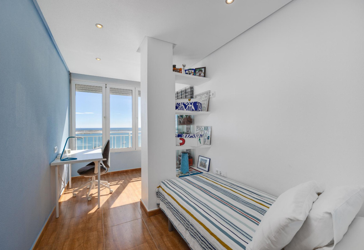 Resale · APARTAMENTO · Torrevieja · Playa Acequion