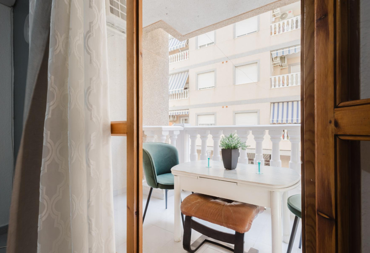 Reventa · APARTAMENTO · Torrevieja · Playa de La Acequion