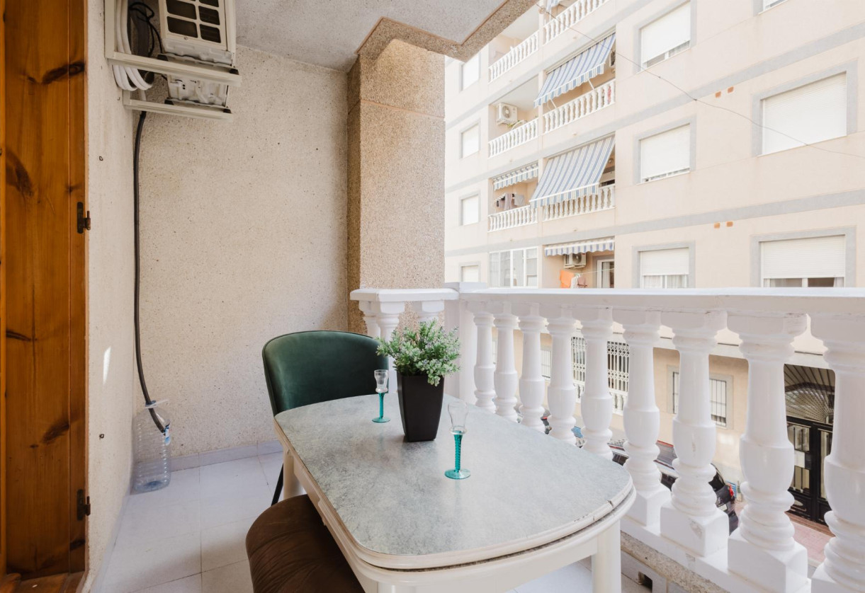 Reventa · APARTAMENTO · Torrevieja · Playa de La Acequion