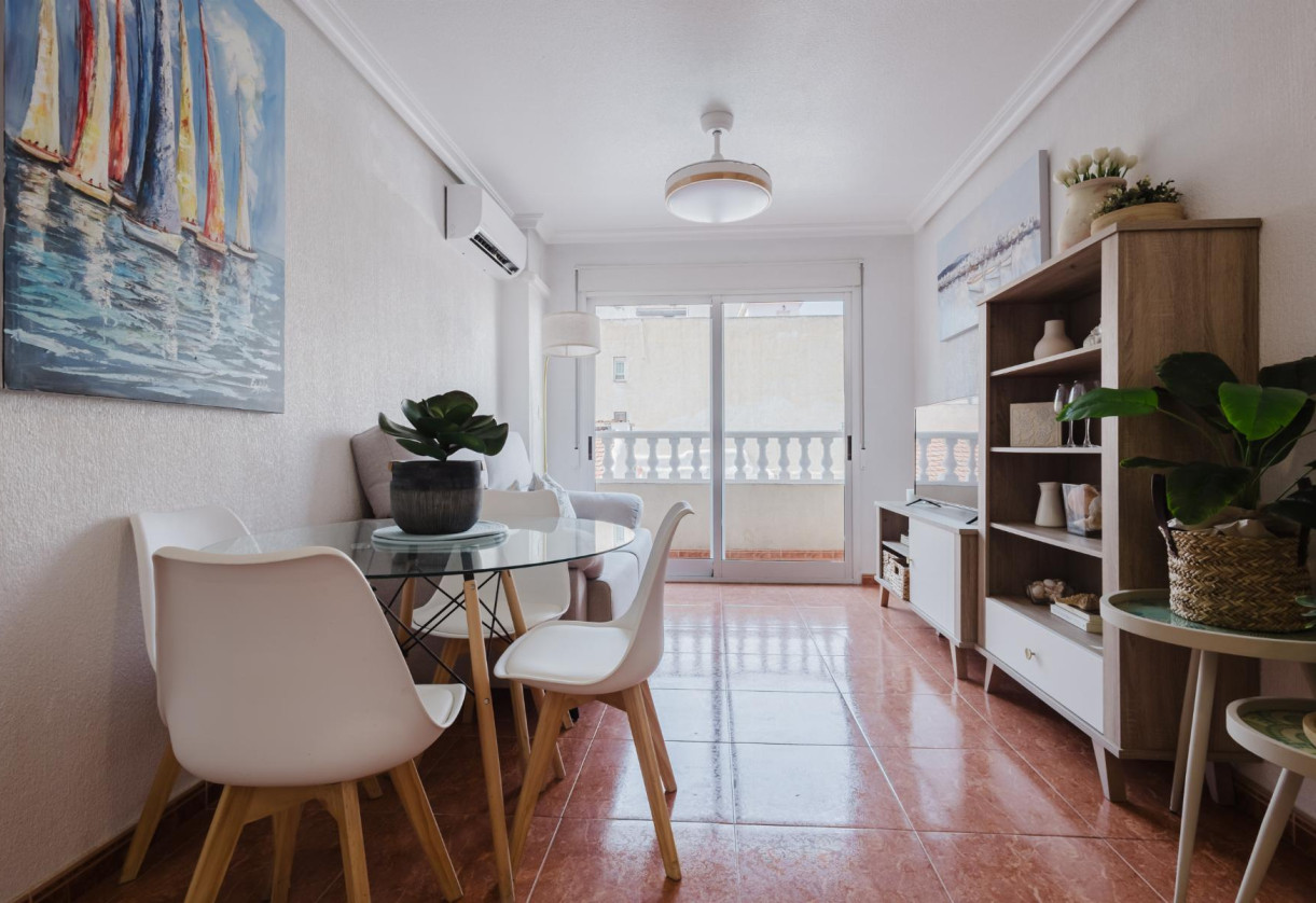 Reventa · APARTAMENTO · Torrevieja · Centro