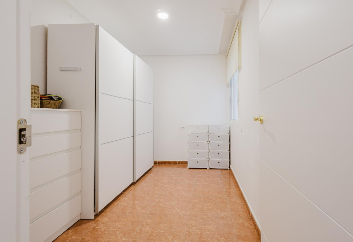 Reventa · APARTAMENTO · Torrevieja · Centro