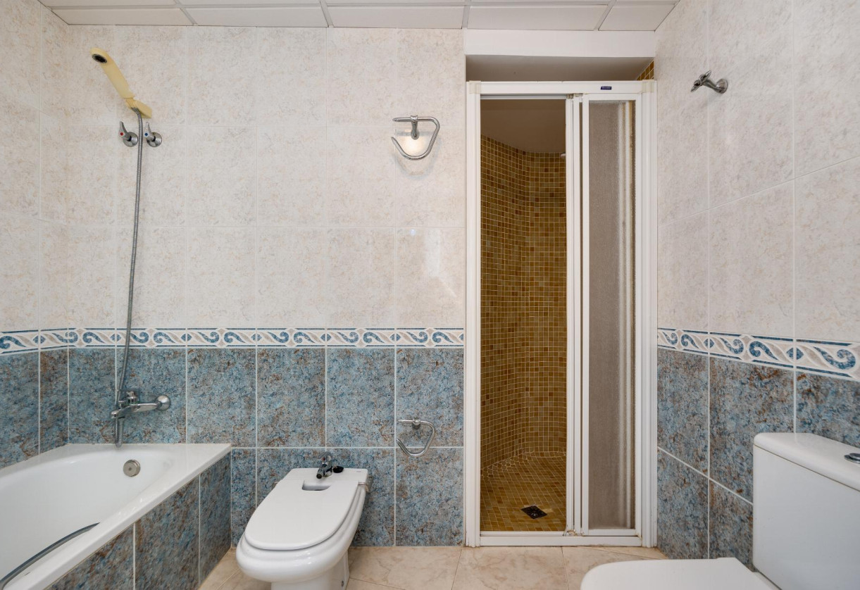 Resale · APARTAMENTO · Torrevieja · Playa del Acequión