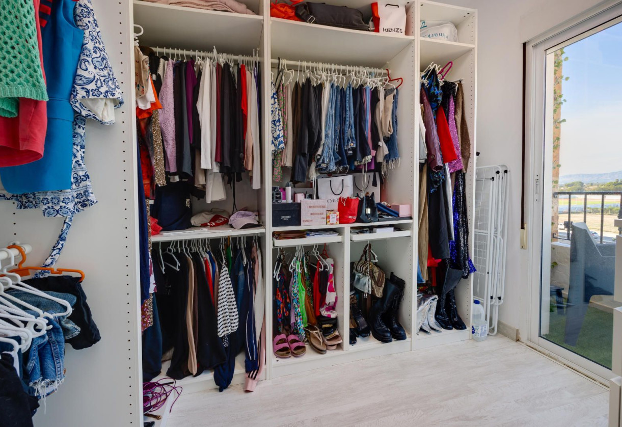 Resale · penthouse · Almoradi