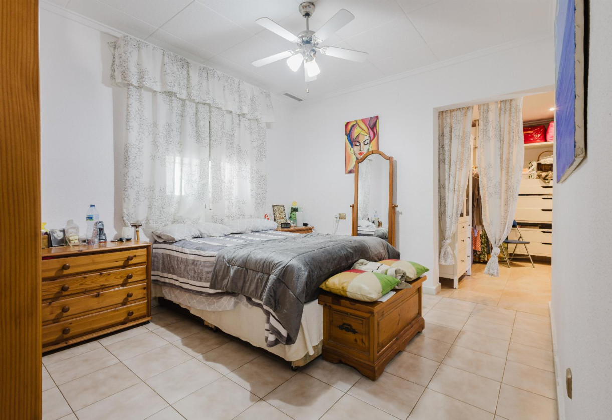 Sale · Chalet · Torrevieja · LA SIESTA