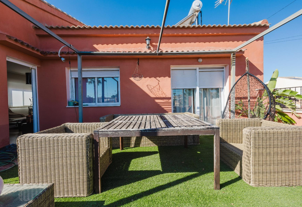 Sale · Chalet · Torrevieja · LA SIESTA