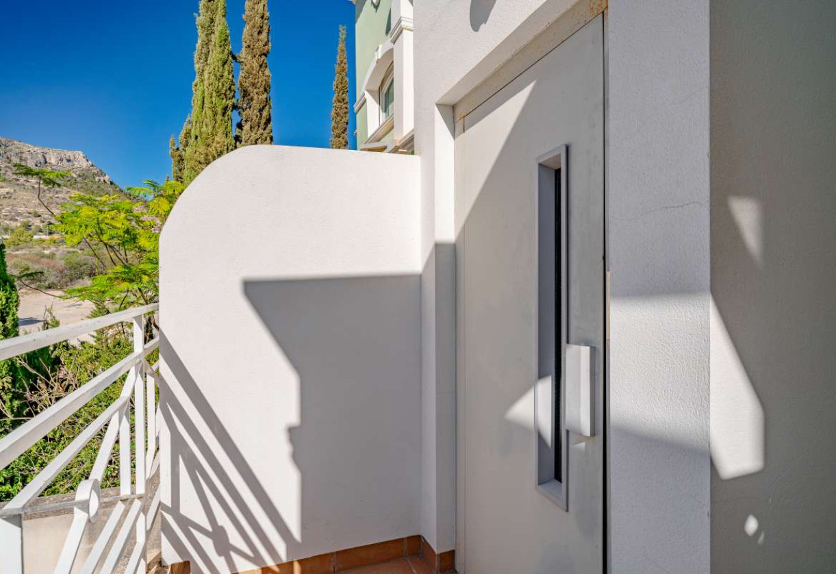 Resale · House · Calpe