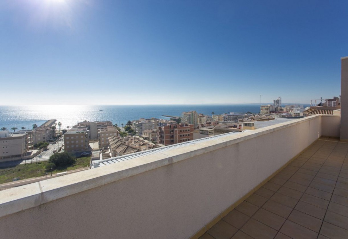 Rynek pierwotny · Terraced Houses · Santa Pola