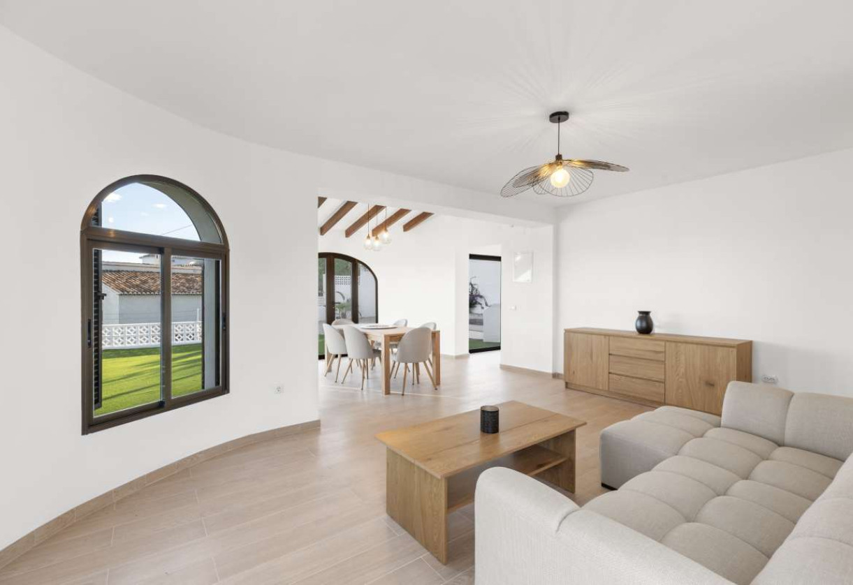 Resale · detached house · Calpe