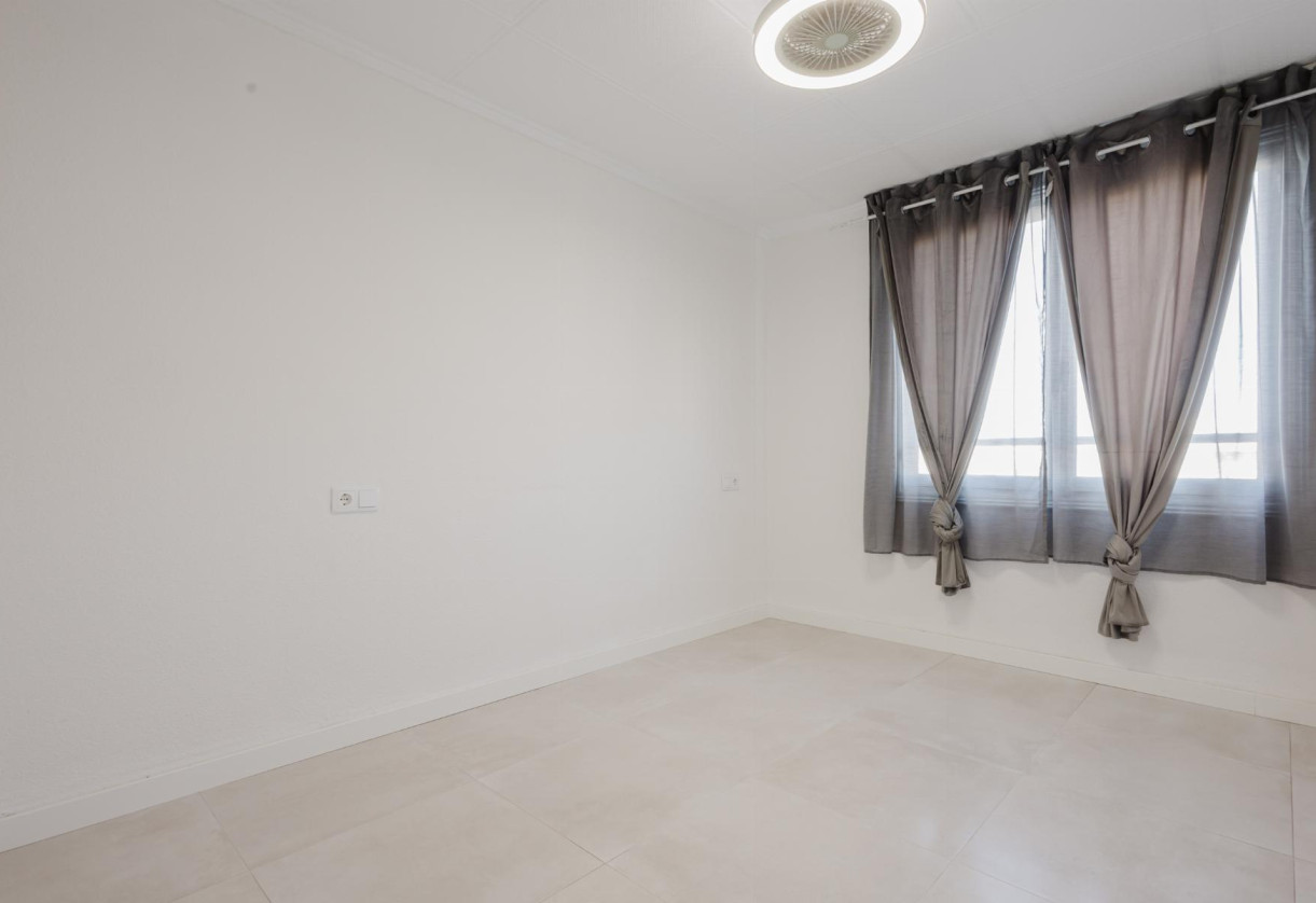 Rynek wtórny · APARTAMENTO · Torrevieja · Playa del Acequión