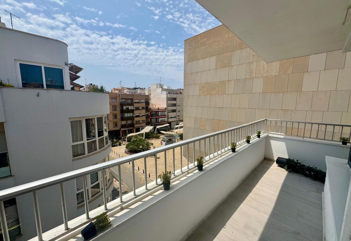 Rynek wtórny · APARTAMENTO · Torrevieja · CLUB NAUTICO TORREVIEJA