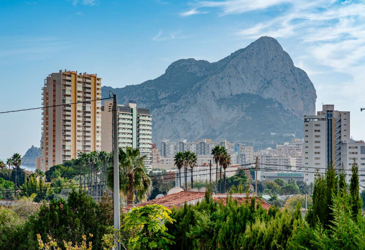 Resale · detached house · Costeres