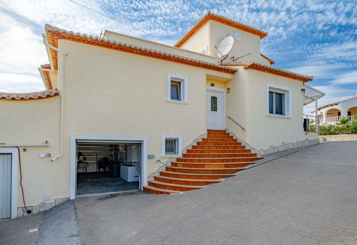 Resale · detached house · Costeres