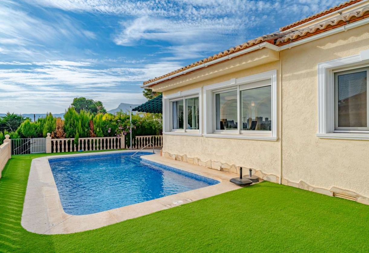 Resale · detached house · Costeres