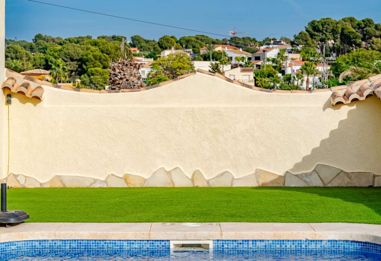 Resale · detached house · Costeres