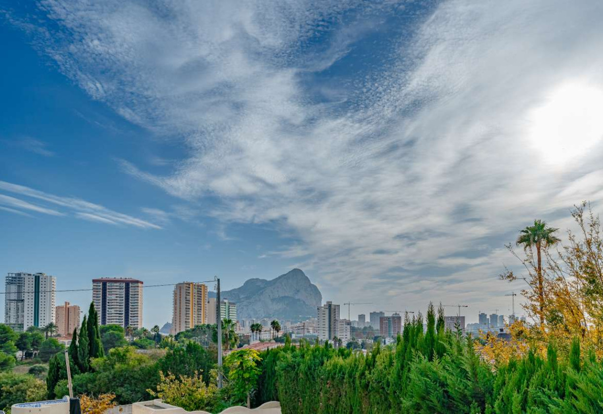 Resale · detached house · Costeres