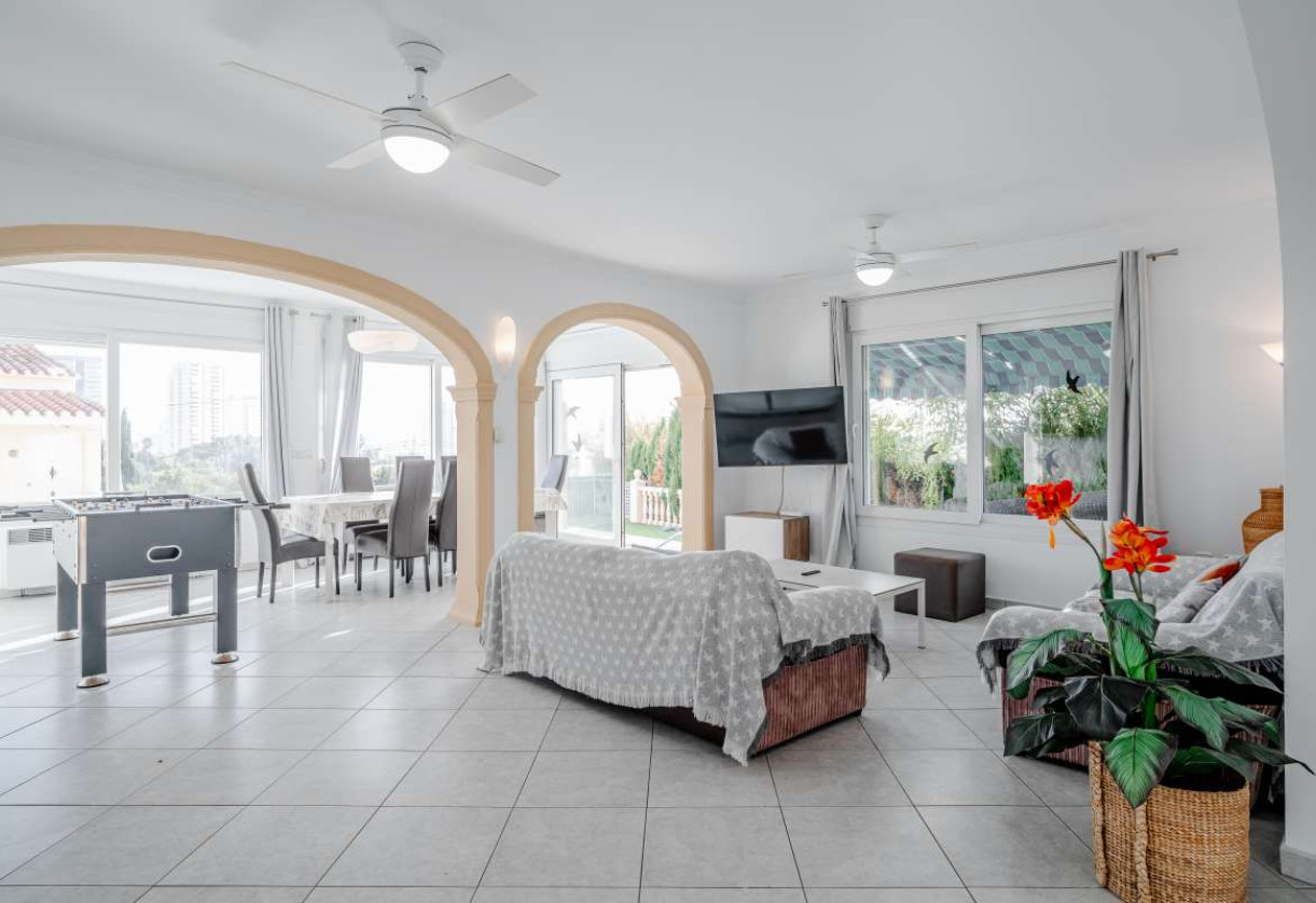 Resale · detached house · Costeres