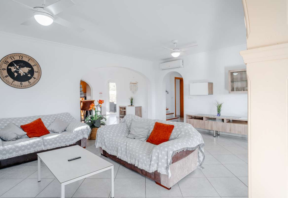 Resale · detached house · Costeres