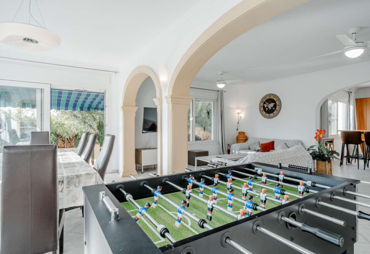 Resale · detached house · Costeres