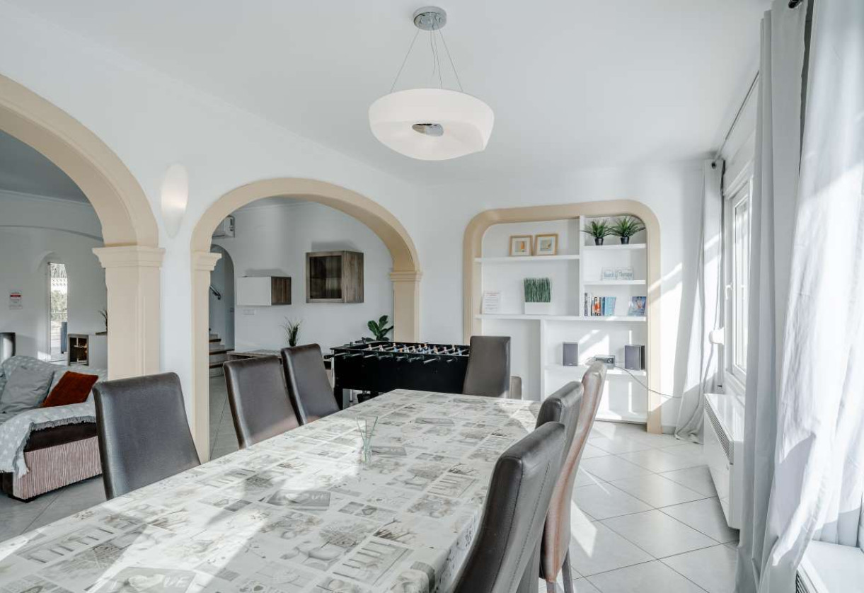 Resale · detached house · Costeres