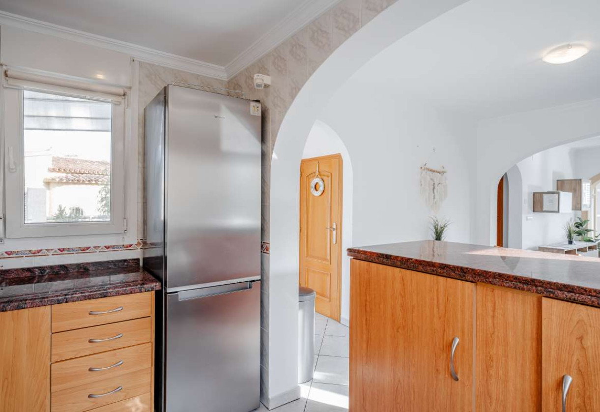 Resale · detached house · Costeres