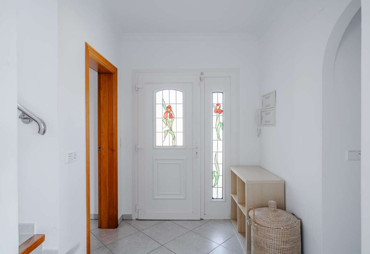 Resale · detached house · Costeres