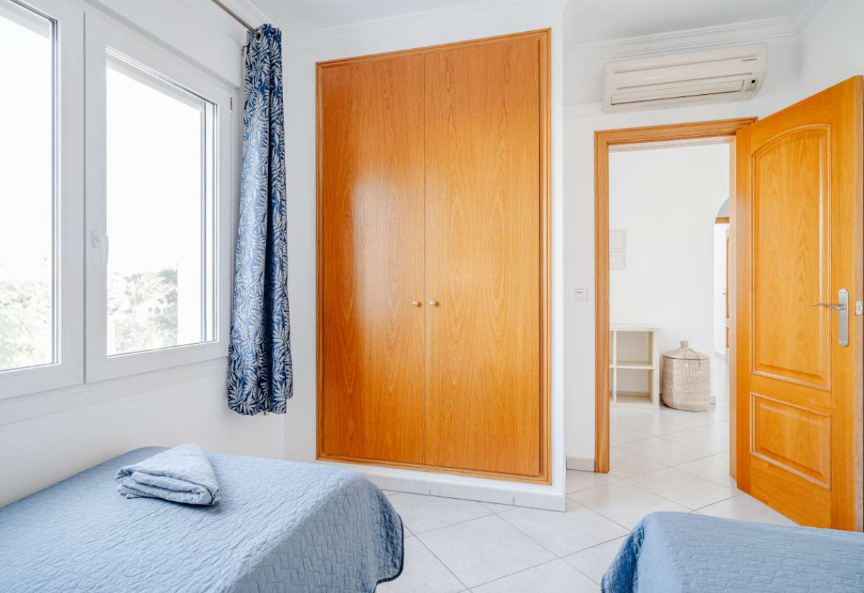 Resale · detached house · Costeres