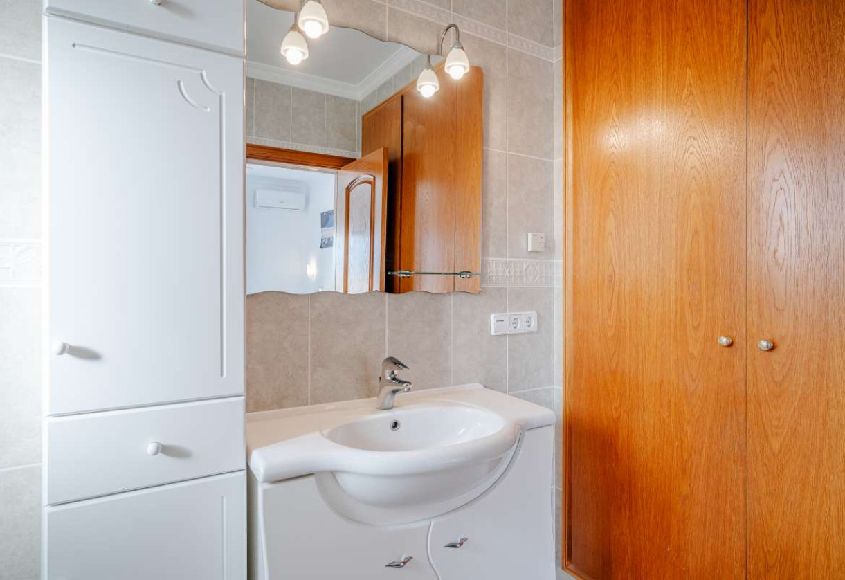 Resale · detached house · Costeres