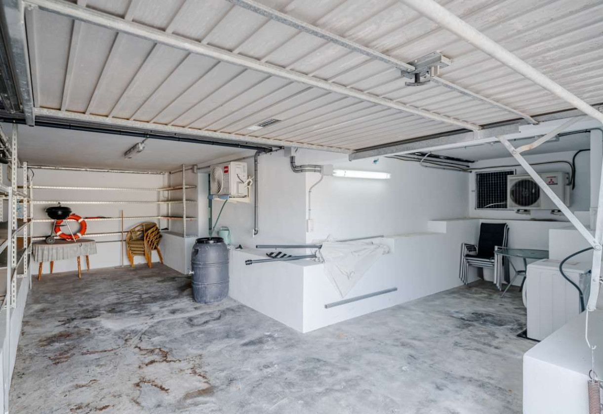 Resale · detached house · Costeres