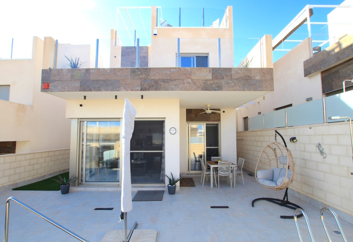 Resale · Villa · Villamartin