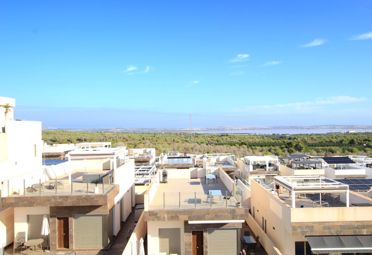 Resale · Villa · Villamartin