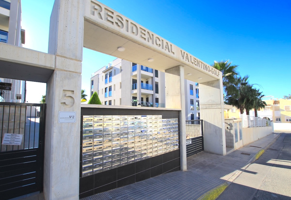 Resale · Apartment · Villamartin