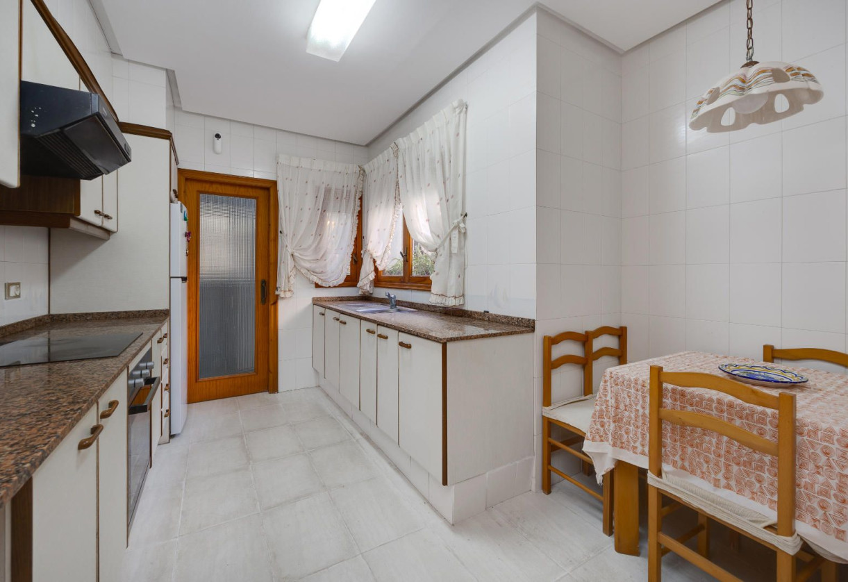 Resale · detached house · Santa Pola