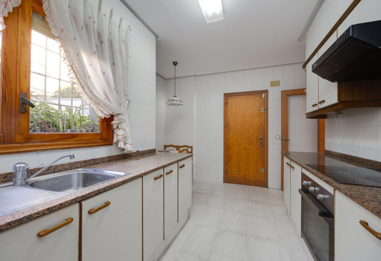 Resale · detached house · Santa Pola