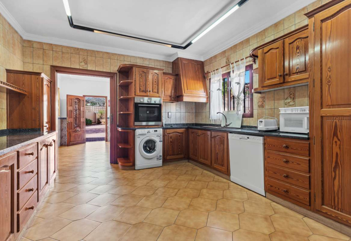 Sale · detached house · Calpe