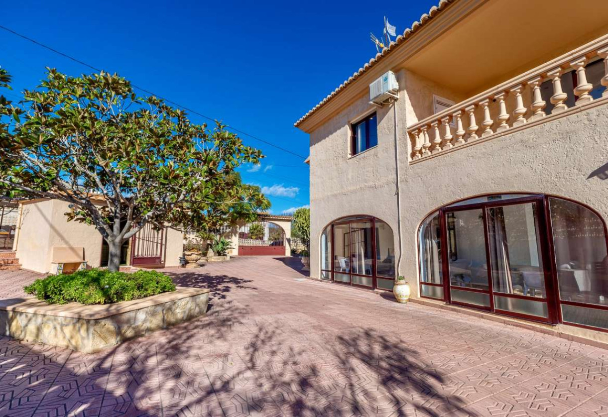 Sale · detached house · Calpe